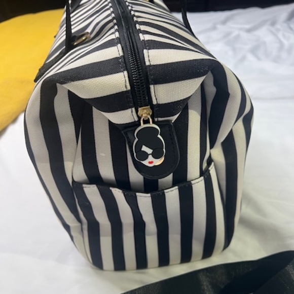 NWOT Alice + Olivia Black & White Positano Striped Duffel Bag - Picture 11 of 11
